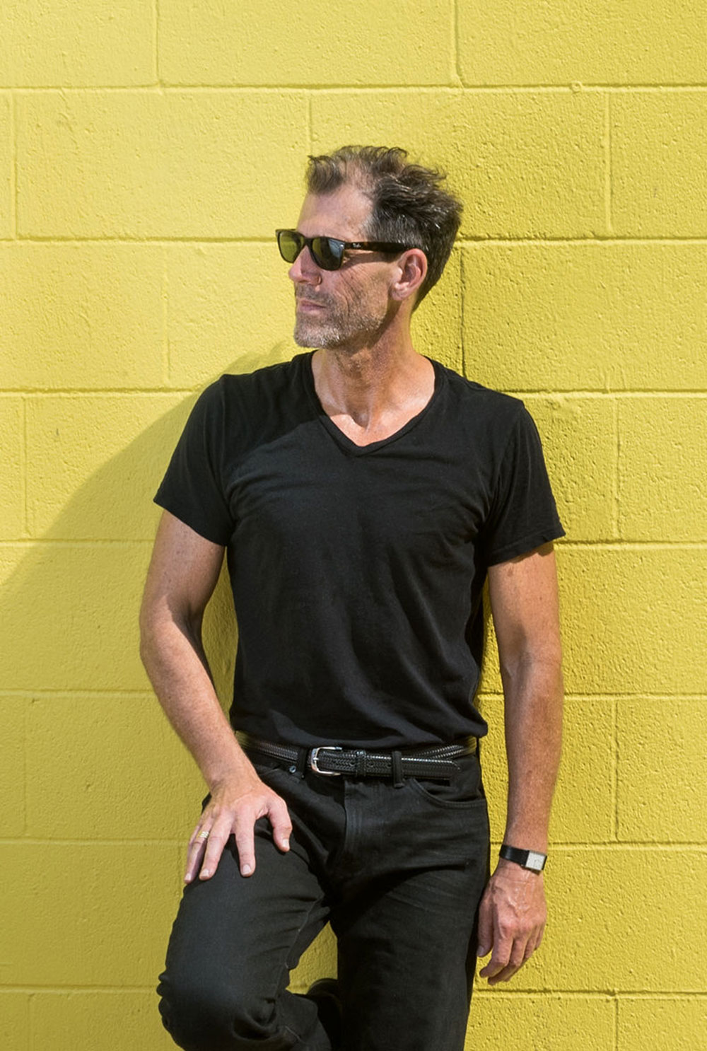 tom-yellowbg-tall
